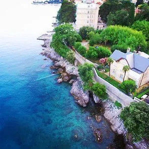 By The Sea Apartment